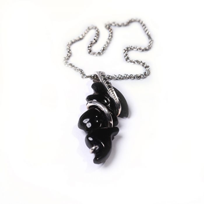 Neviska – Black Coral Pendant
