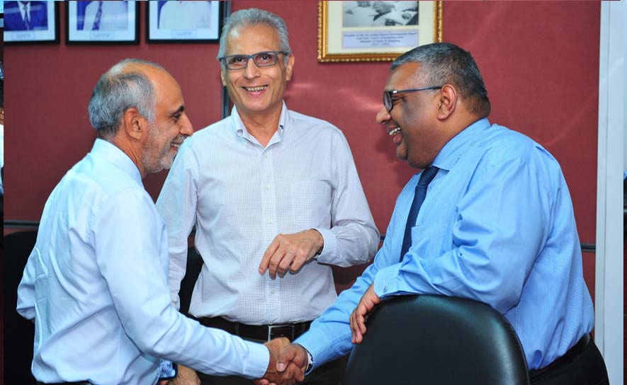 Prabhash Subasinghe, Chairman & Chief Executive, EDB, met with the country’s leading exporters yesterday at the Board premises. Twenty-five exporters covering the country’s main export sectors attended this meeting.